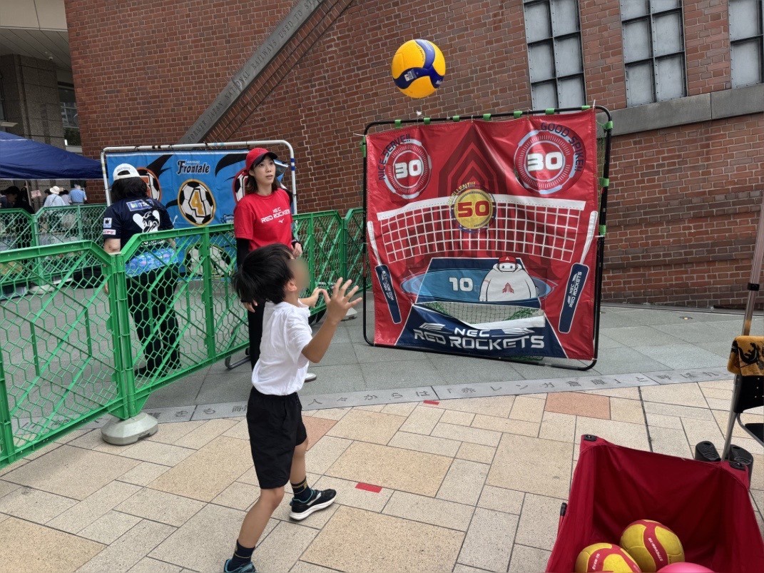 明日は、 「NECレッドロケッツ川崎 サーブターゲット」を開催いたし