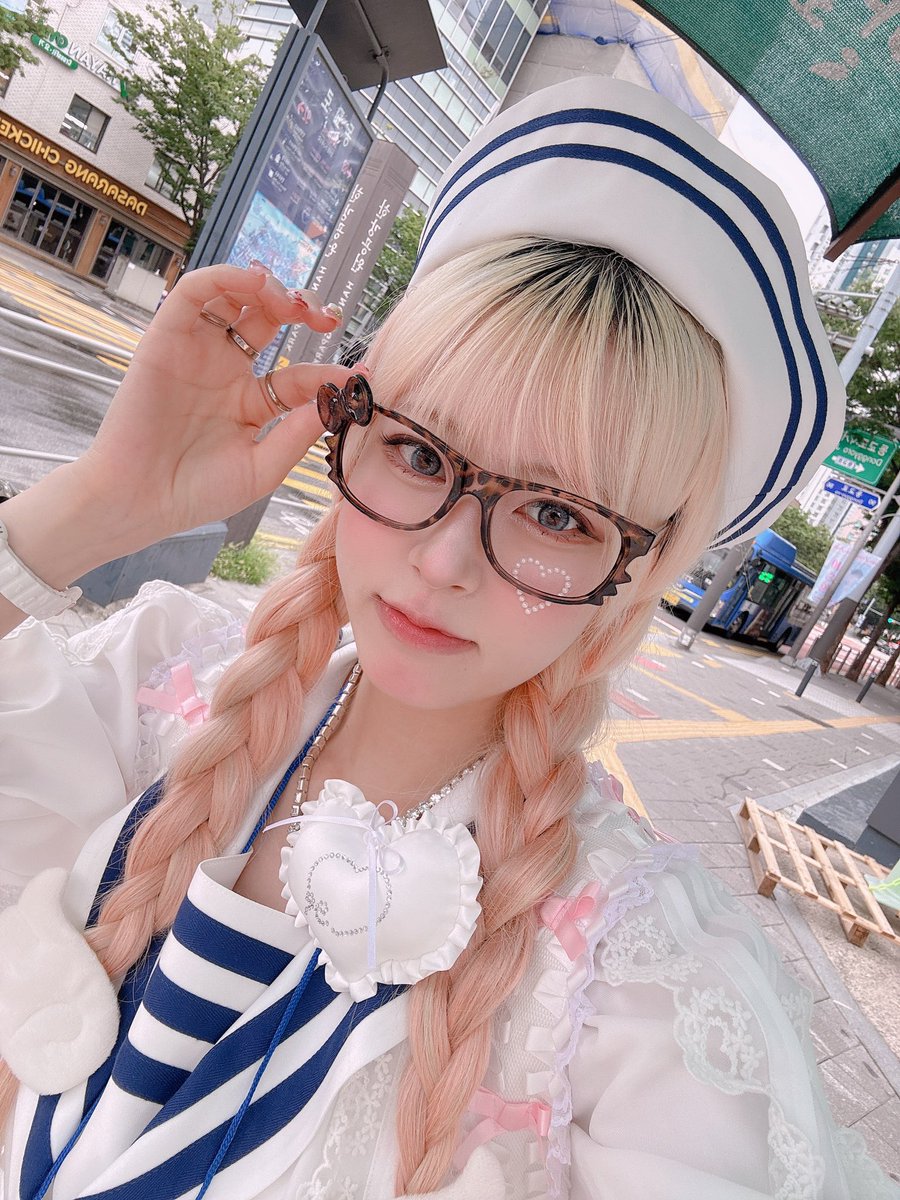 오늘은 바롴 세일러 입엇더
3일차 출근~