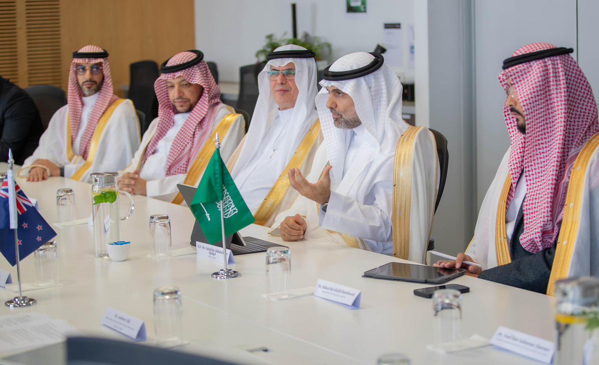 FahadAlJalajel's tweet image. في زيارتي إلى نيوزيلندا ..

سعدت بلقاء معالي وزير الصحة النفسية الأول السيد مات دوسي، ورئيس هيئة الصحة العامة الدكتور أندرو أولد، حيث ناقشنا دور التقنيات والبرامج الافتراضية في تطوير خدمات الصحة النفسية، وبحثنا سبل تعزيز التعاون المشترك للوصول إلى مجتمع حيوي.

During my visit to…