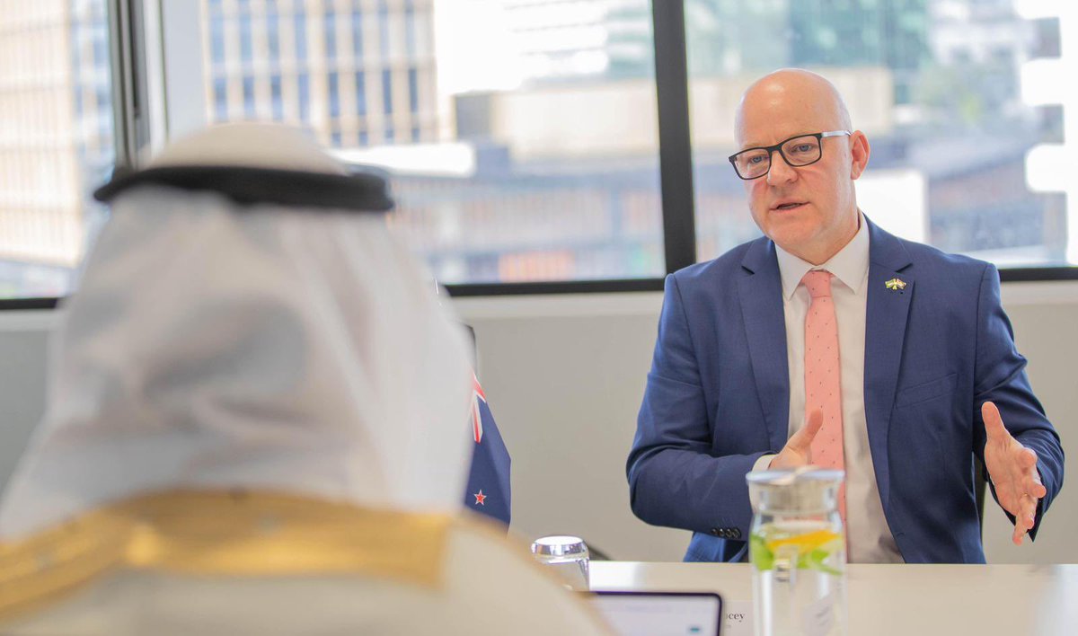 في زيارتي إلى نيوزيلندا ..

سعدت بلقاء معالي وزير الصحة النفسية الأول السيد مات دوسي، ورئيس هيئة الصحة العامة الدكتور أندرو أولد، حيث ناقشنا دور التقنيات والبرامج الافتراضية في تطوير خدمات الصحة النفسية، وبحثنا سبل تعزيز التعاون المشترك للوصول إلى مجتمع حيوي.

During my visit to