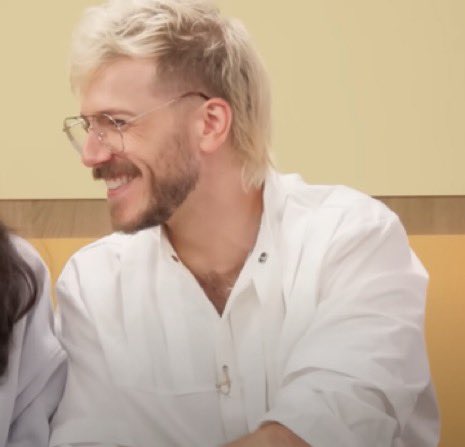 harrysonthetree's tweet image. intro!

-liv 
-7teen 
-they/she 
-uk
-smosh, katieb, various sitcoms, pokemon, the x files, dantdm, jse, minecraft, taylor swift, sabrina carpenter, one direction