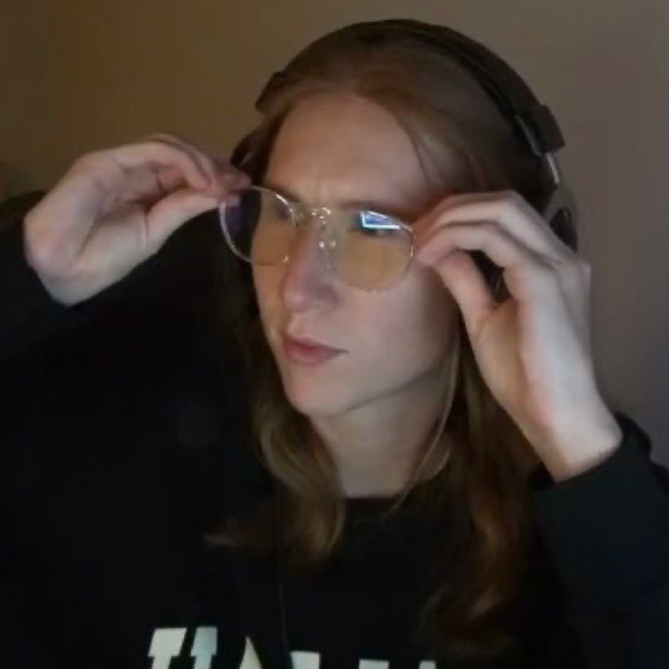 harrysonthetree's tweet image. intro!

-liv 
-7teen 
-they/she 
-uk
-smosh, katieb, various sitcoms, pokemon, the x files, dantdm, jse, minecraft, taylor swift, sabrina carpenter, one direction