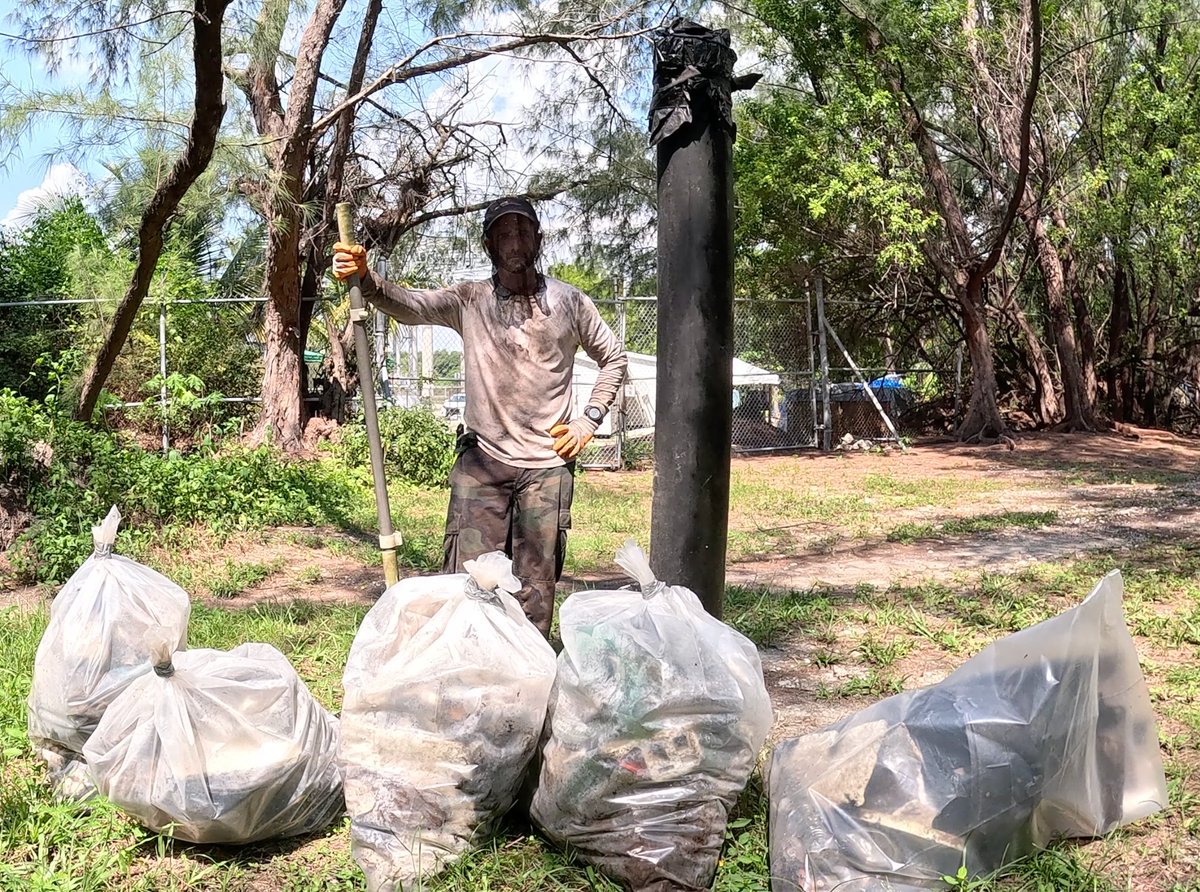 Picked up another 200 pounds of trash on the worst day for mosquitoes I've ever seen in the mangroves. 33,655 pounds removed over 173 days. If you'd like to help, please donate to my Patreon patreon.com/user?u=24962511