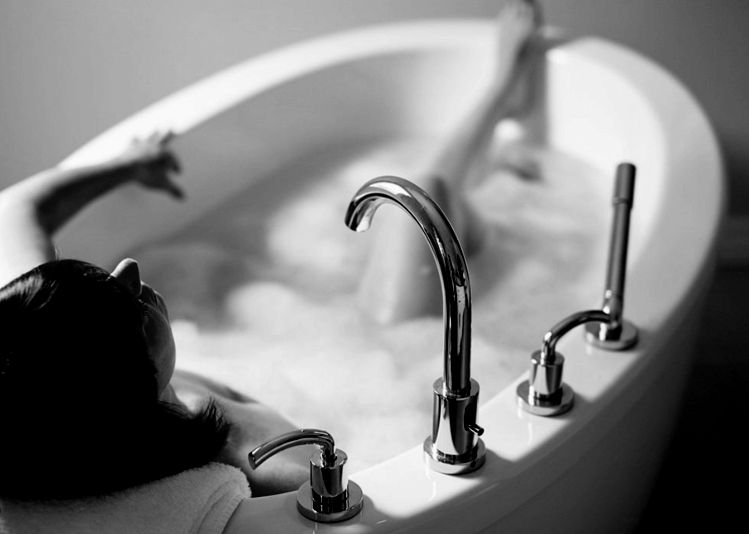 ( having a nice relaxing time not being in Phoqueing Orlais this fine evening )