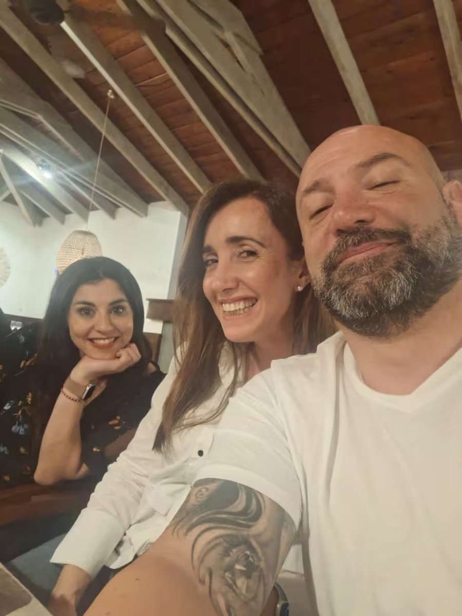 Sueca💜 (@witchreinaa) on Twitter photo GRAVISIMO que los fans de <a href="/VickyVillarruel/">Victoria Villarruel</a> (cobarde que me tiene bloqueada) estén fomentando que Kukarruel debería asumir la presidencia...bajo q concepto? Están planeando un golpe de estado los kukarruelines?
Detrás del presidente estamos todos nosotros,no pasarán.
Sigan con GRAVISIMO que los fans de <a href="/VickyVillarruel/">Victoria Villarruel</a> (cobarde que me tiene bloqueada) estén fomentando que Kukarruel debería asumir la presidencia...bajo q concepto? Están planeando un golpe de estado los kukarruelines?
Detrás del presidente estamos todos nosotros,no pasarán.
Sigan con
