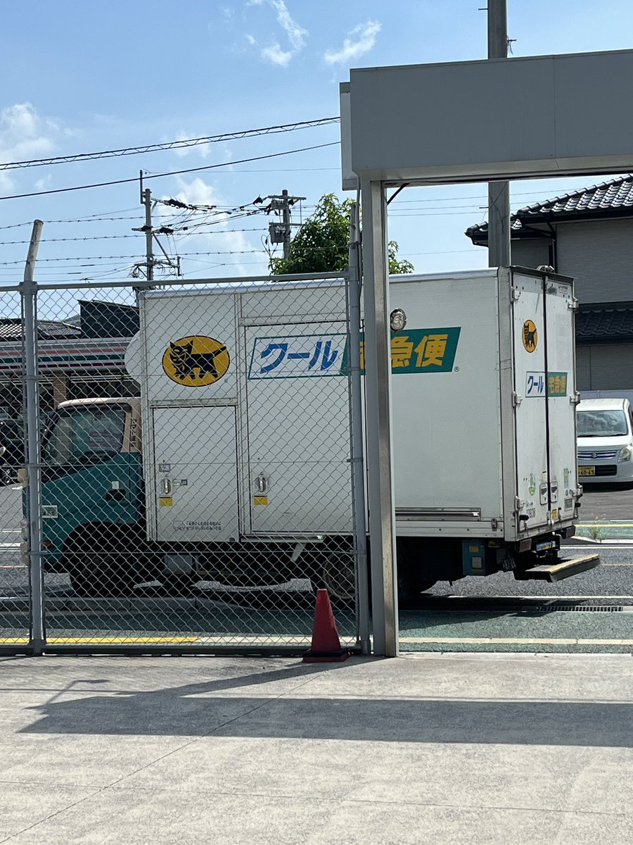 K2Factory_1990's tweet photo. 23日 土曜日
開店してます😀
📦📦も来ました
今日は18:00までです
#K2Factory
#タミヤ
#グラスホッパー https://t.co/w2ZrRXmzDJ