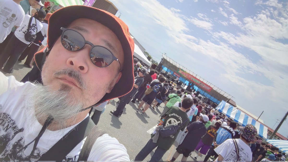 #八食サマーフリーライブ
#HSFL
来ましたぁ🙌

名古屋東京三泊四日帰りの翌日ですが、体調は普通🙆

予報は曇天ながら晴れ多めの最高32℃☁️
向こうに比べりゃ楽！と思ってしまう恐ろしさ😅

無理せず頑張ります🙌
今日の目当ては
#バクシン 🤘