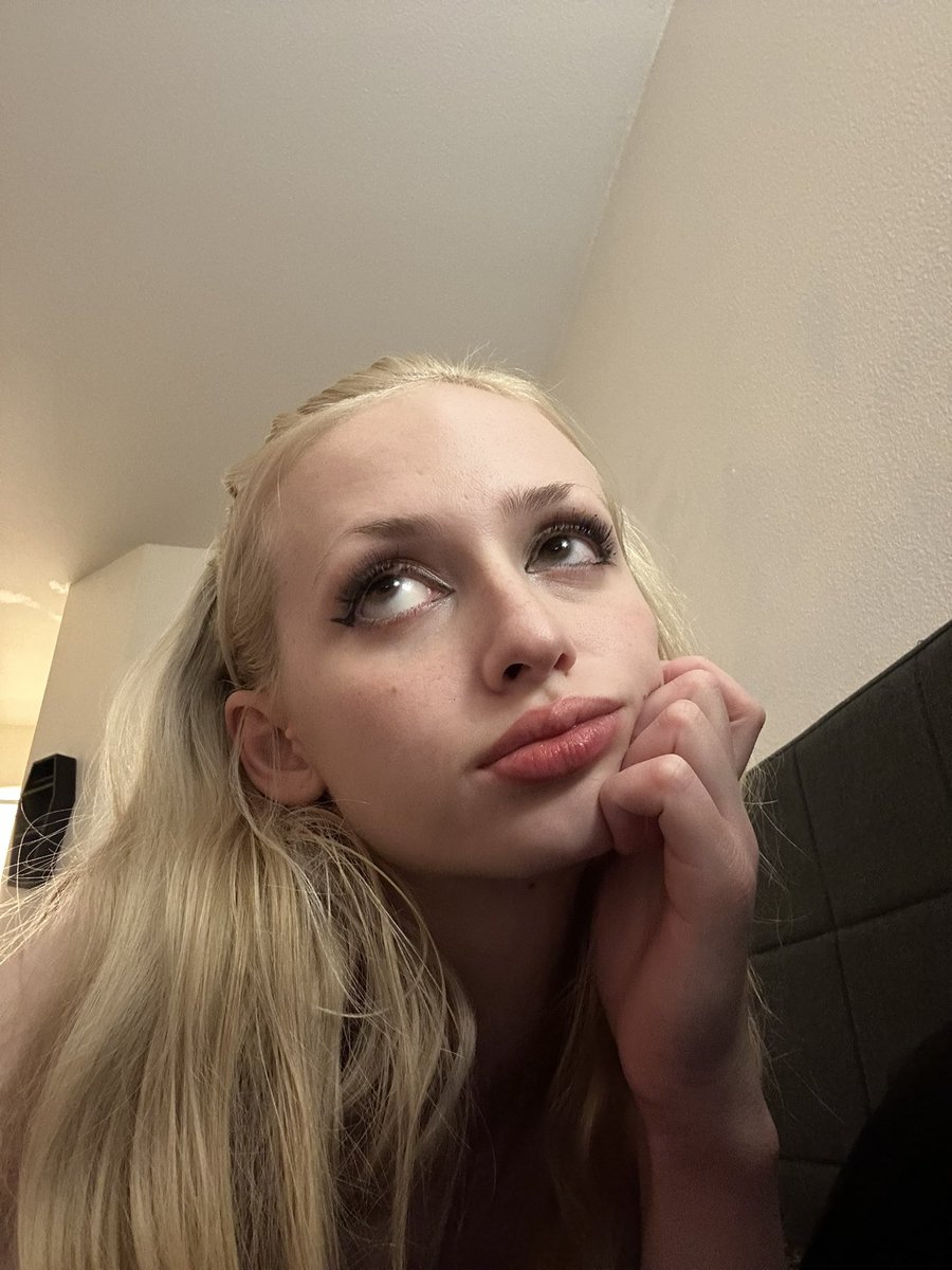 Goddessrockyy's tweet image. You bore me