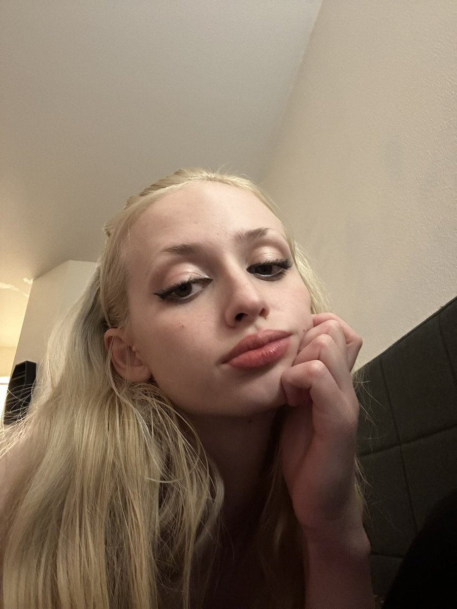 Goddessrockyy's tweet image. You bore me