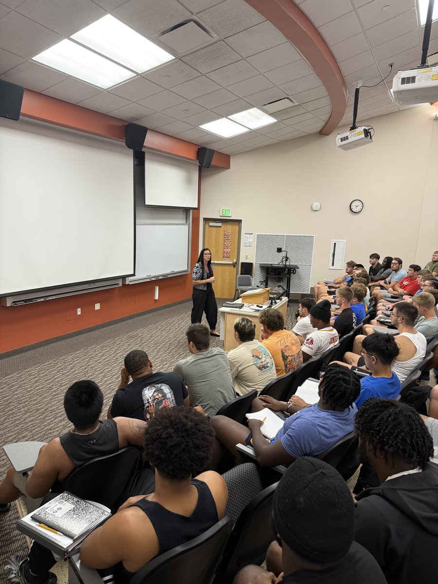 lutheradwilson's tweet photo. ๐๐ผ Five weeks in and still standing.
โฝ๏ธ Fueled by Bubblโr, construction dust, and the best student-athletes around. ๐๐ค๐ผ๐ค
#ADventure #SAExperience #WelcomeToTheValley https://t.co/owtgEbgXRr
