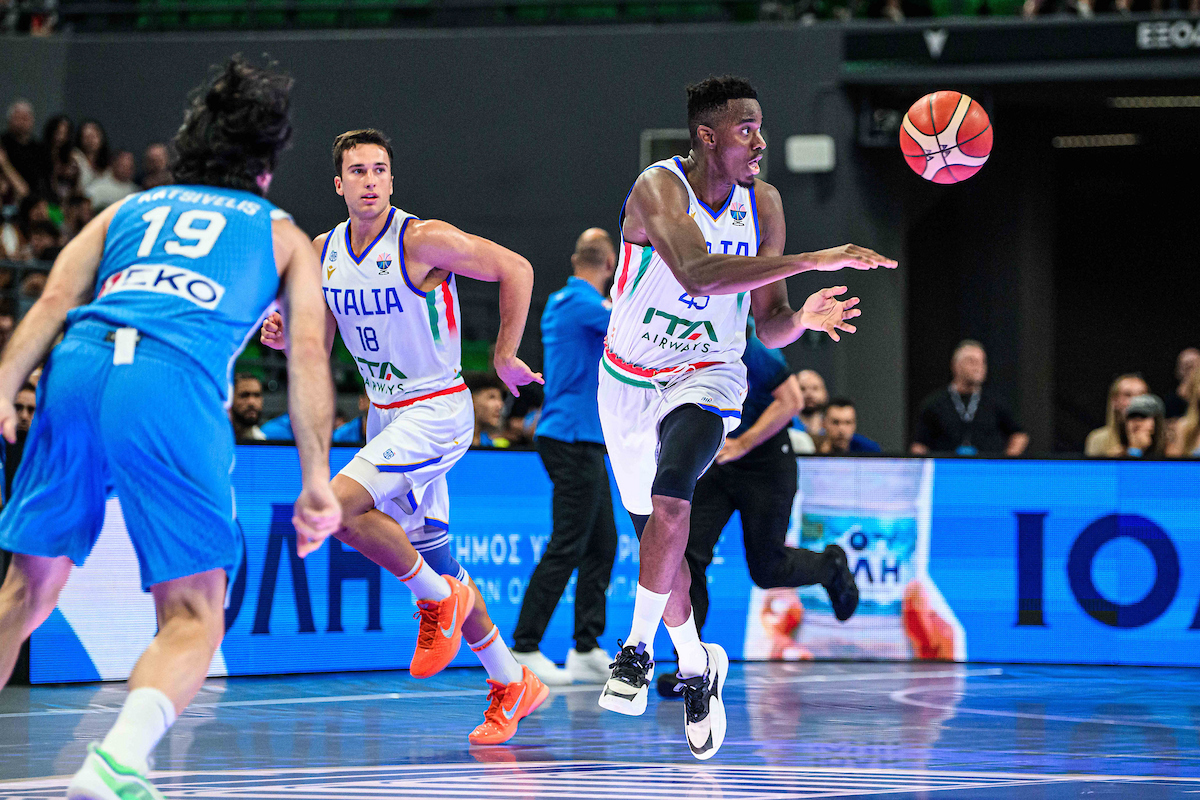 ESCLUSIVO 🇮🇹 Italbasket, i 12 per Eurobasket 2025 verranno annunciati dopo lo sbarco degli azzurri a Cipro. Danilo Gallinari non è stato inserito nel roster del match con la Grecia, Riccardo Rossato non è stato utilizzato.

✅ Non destano preoccupazione  le condizioni di Pippo