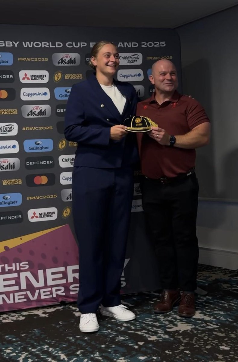 Tilly with her World Cup cap - the whole of <a href="/RugbyKites/">Red Kites Female Rugby Hub</a> are so proud of you! 🤩🏉😍🤩🏉😍