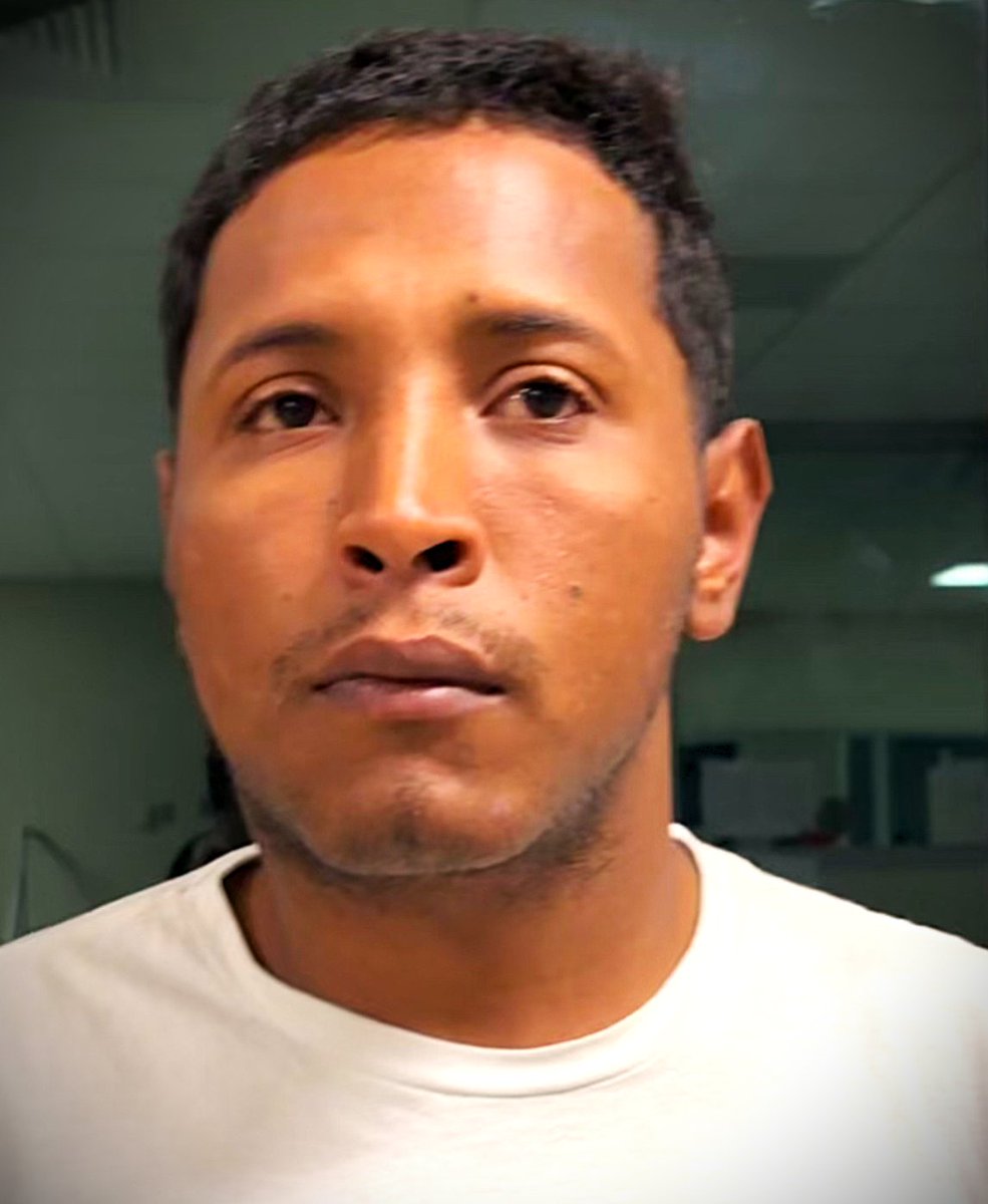 TREN de ARAGUA gang member, Venezuelan FUGITIVE &amp; illegal alien arrested by <a href="/HSIElPaso/">HSI El Paso</a> special agents in Albuquerque, NM. Leonel Bustamante-Sanchez is wanted for weapons trafficking. Kudos to #EROElPaso #FBIAlbuquerque #NMStatePolice for the assist in taking him off the streets!