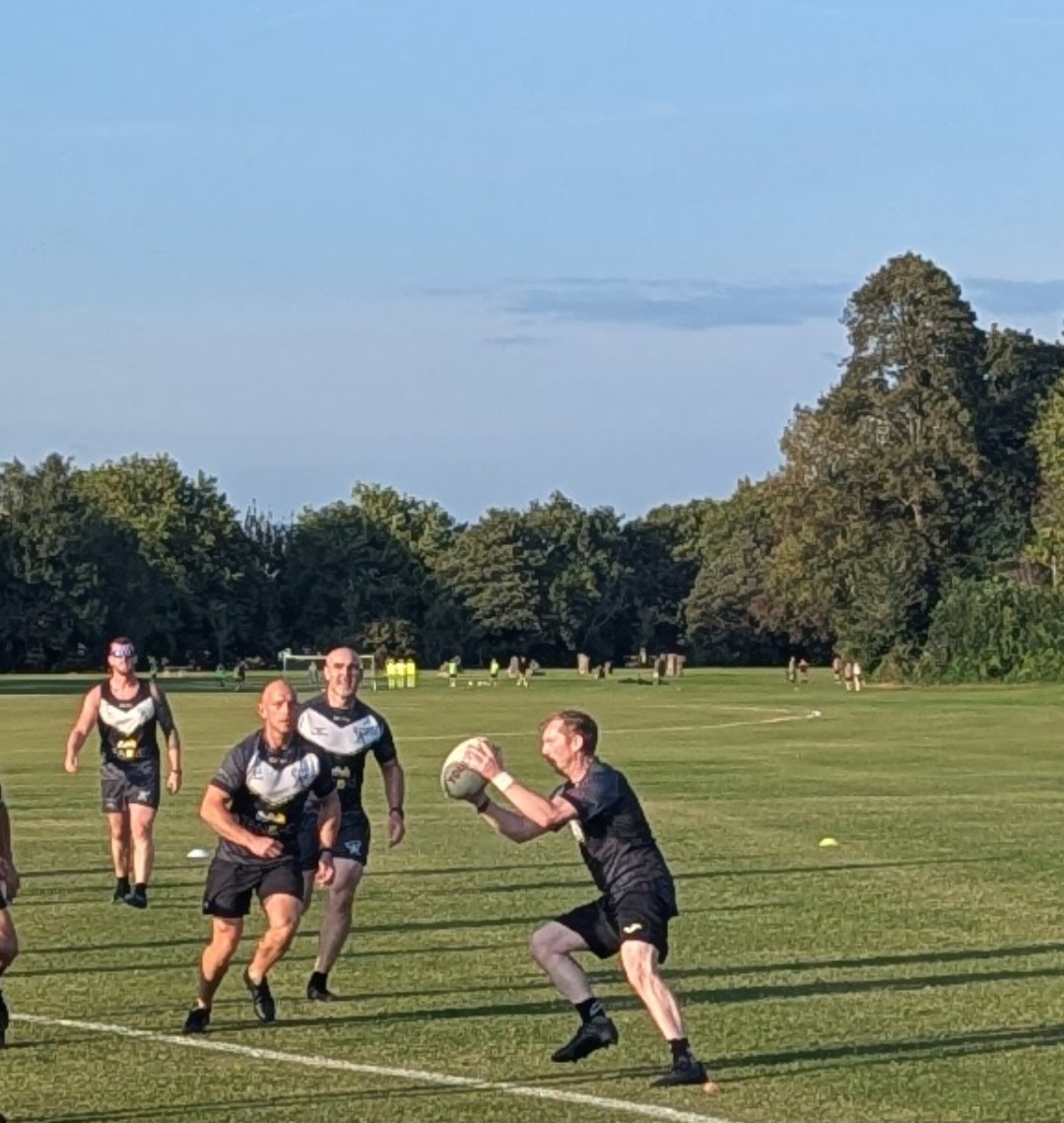 ⭐ Game result  ⭐ 

⭐  Friday night friendly Vets Fixture 🌞 This game saw us take part in a home game against the Pontardawe Old Boys ⭐

This was the first time the knights vets have got on the field in what feels like weeks!! 

A great run out against Ponty Old Boys