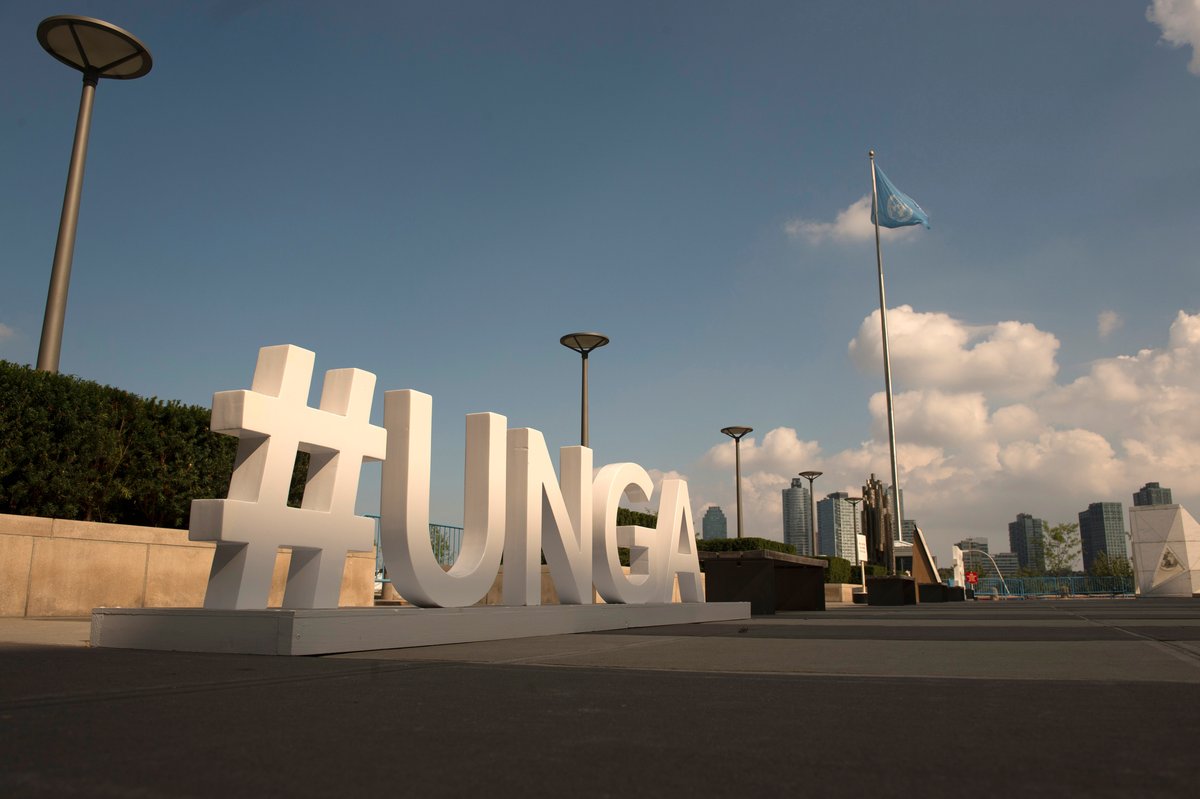 ONU_fr's tweet photo. Samedi est #HashtagDay !
Suivez certains de nos # préférés !
.#UNGA 🇺🇳
.#NotreAvenirCommun 🤲
.#ObjectifsMondiaux 💡
.#ActionClimatique ♻️
.#SantéPourTous ⚕️
.#ServingForPeace🕊️
.#AvecLesRéfugiés 🤝
.#NonAuRacisme 📢
.#FaimZéro 🍛
.#PourChaqueEnfant 👶
.#NonAuRacisme ✋ https://t.co/zvdhKb1qmr