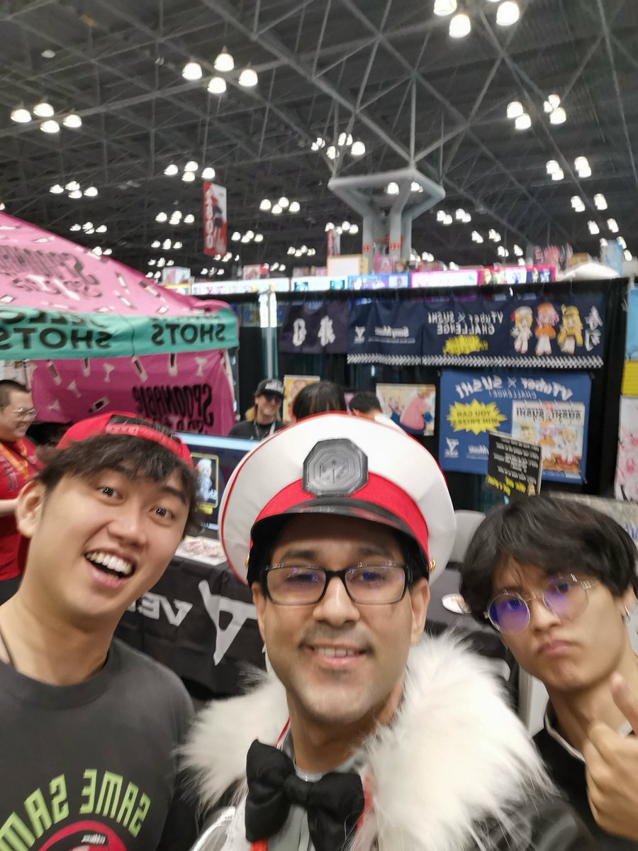 moony2082's tweet photo. Ran into the #realrealjapan guys today at #AnimeNYC ! https://t.co/W9t8oO5lEp
