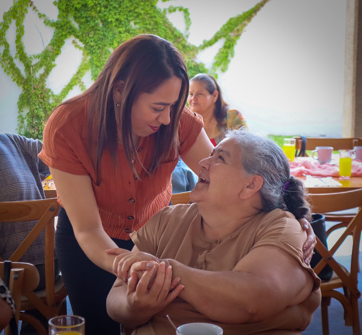 SugheyTorresR's tweet image. ✨❤️ Convivimos con líderes del distrito 2, ejemplo de lealtad y compromiso con el @CDE_PRI_Durango en los buenos y malos momentos.
Siempre contarán conmigo, su diputada, para defender sus causas y caminar juntas por un mejor futuro.