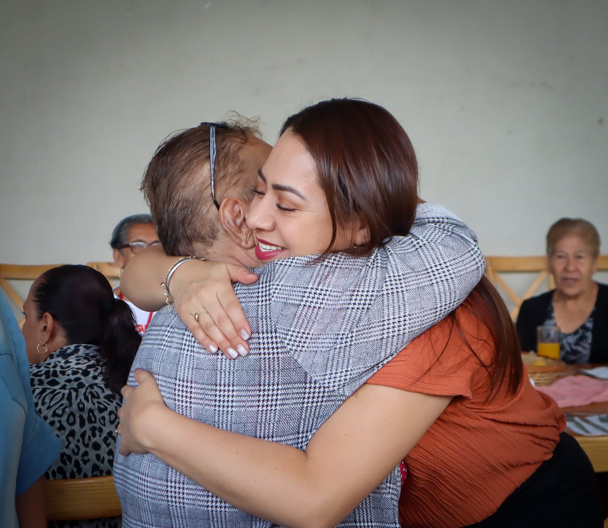 SugheyTorresR's tweet image. ✨❤️ Convivimos con líderes del distrito 2, ejemplo de lealtad y compromiso con el @CDE_PRI_Durango en los buenos y malos momentos.
Siempre contarán conmigo, su diputada, para defender sus causas y caminar juntas por un mejor futuro.