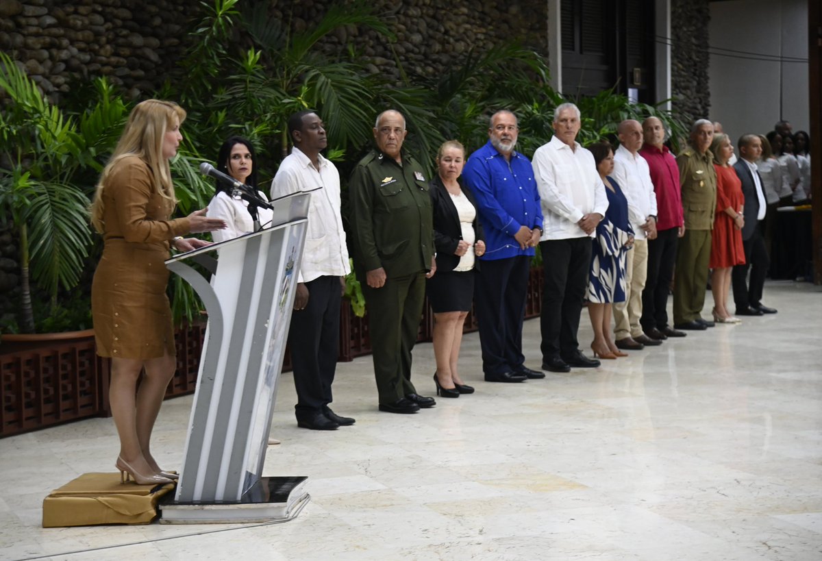 Zonya19194651's tweet photo. La mujer ha sido, es y será, un baluarte de la Revolución Cubana. Impresionante fuerza política al servicio de la Patria. Muchísimas felicidades!!! Una fecha para recordar en el aniversario 65 de la Organización. #MujeresEnRevolución #FMC_Cuba #ElLegadoDeVilma @TeresaBoue https://t.co/KcykUsZb3W