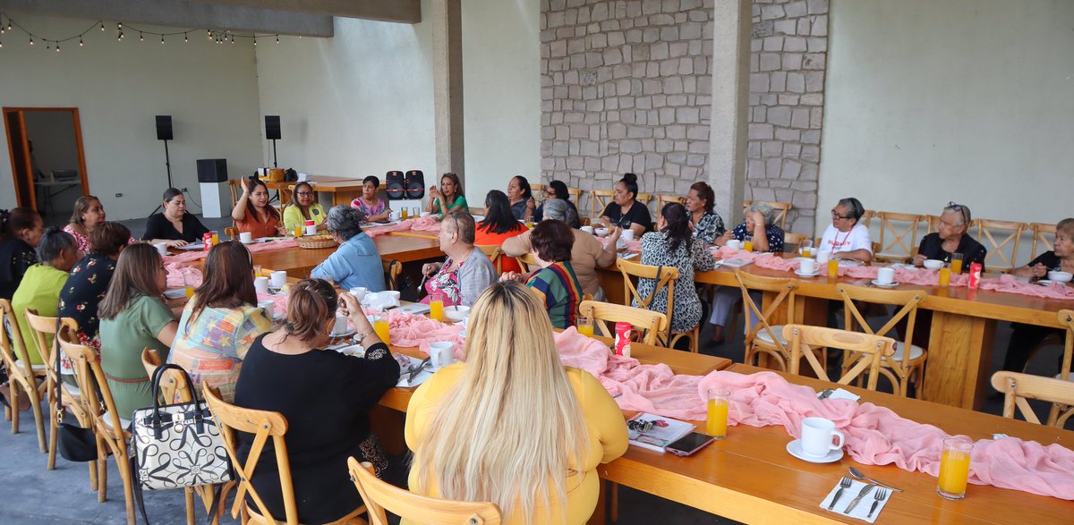 SugheyTorresR's tweet image. ✨❤️ Convivimos con líderes del distrito 2, ejemplo de lealtad y compromiso con el @CDE_PRI_Durango en los buenos y malos momentos.
Siempre contarán conmigo, su diputada, para defender sus causas y caminar juntas por un mejor futuro.