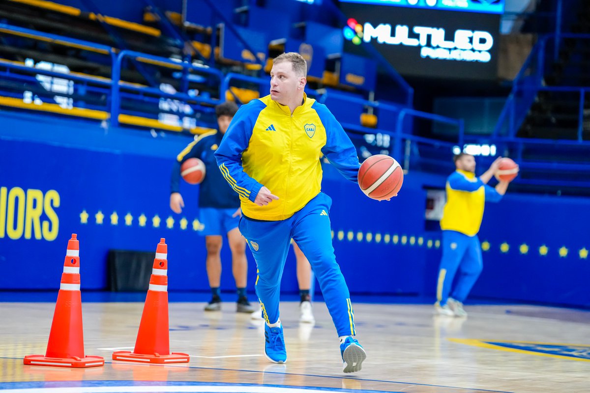 BasquetBocaJrs's tweet photo. ¡Seguimos, coach! 🫡

Nueva temporada en marcha para @gperez44 🛠️

#DaleBoca 🔵🟡🔵 https://t.co/e393RjCCVu