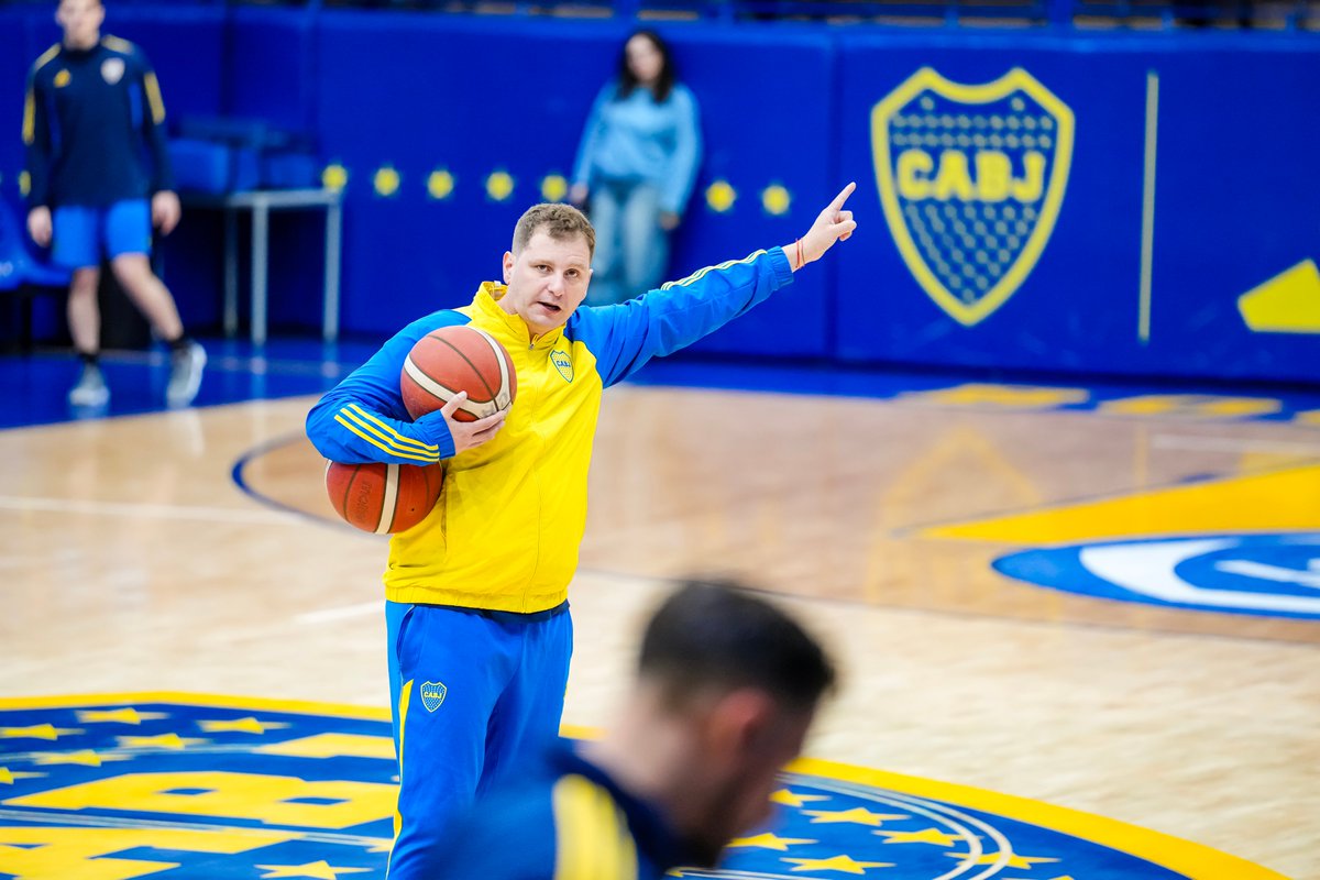 BasquetBocaJrs's tweet photo. ¡Seguimos, coach! 🫡

Nueva temporada en marcha para @gperez44 🛠️

#DaleBoca 🔵🟡🔵 https://t.co/e393RjCCVu