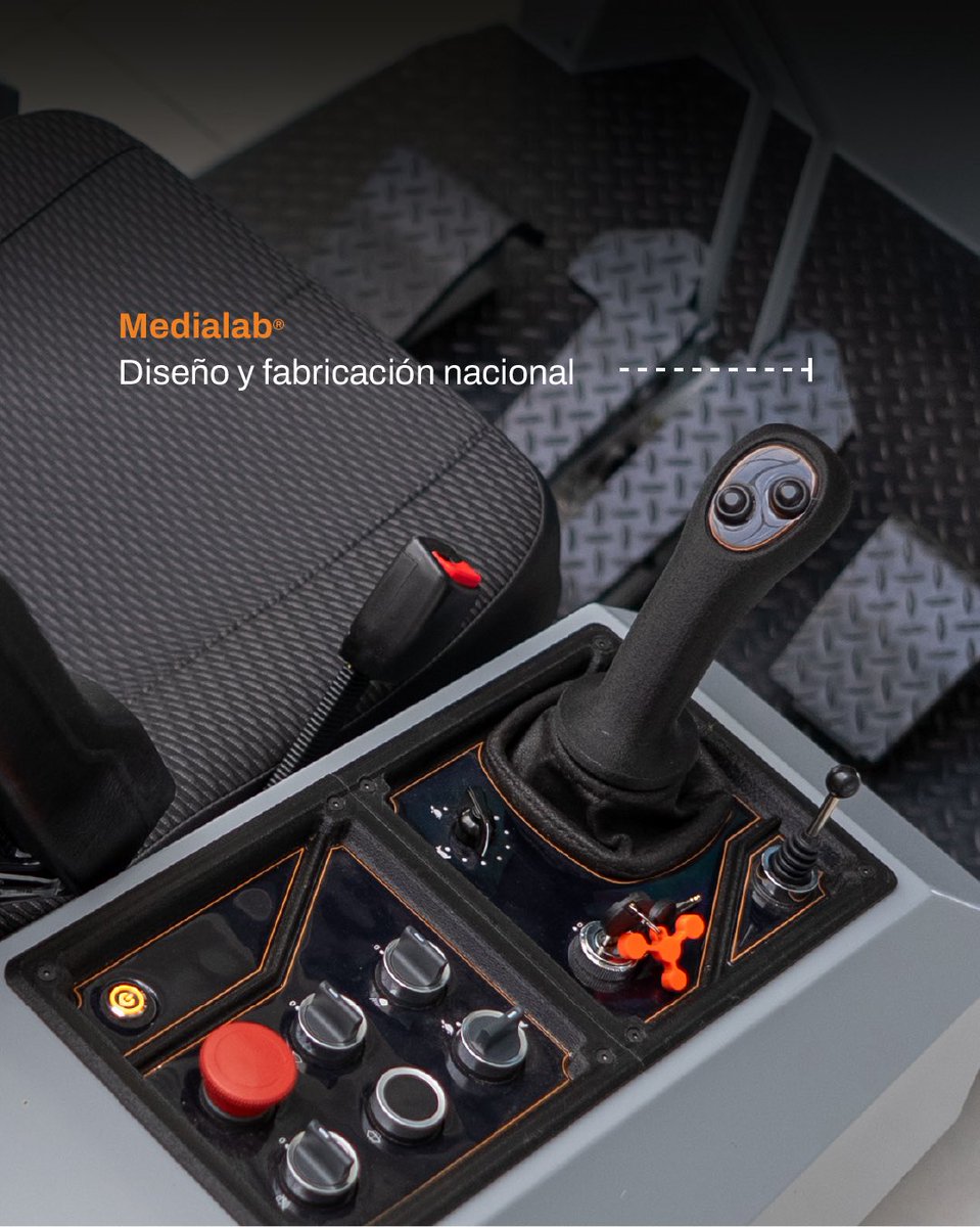 Diseño y fabricación nacional 🇦🇷

Desde la estructura hasta los pedales, cada componente de nuestros simuladores fueron pensados para ofrecer realismo, confort y autonomía tecnológica.

Un desarrollo ergonómico, robusto y hecho en Argentina.