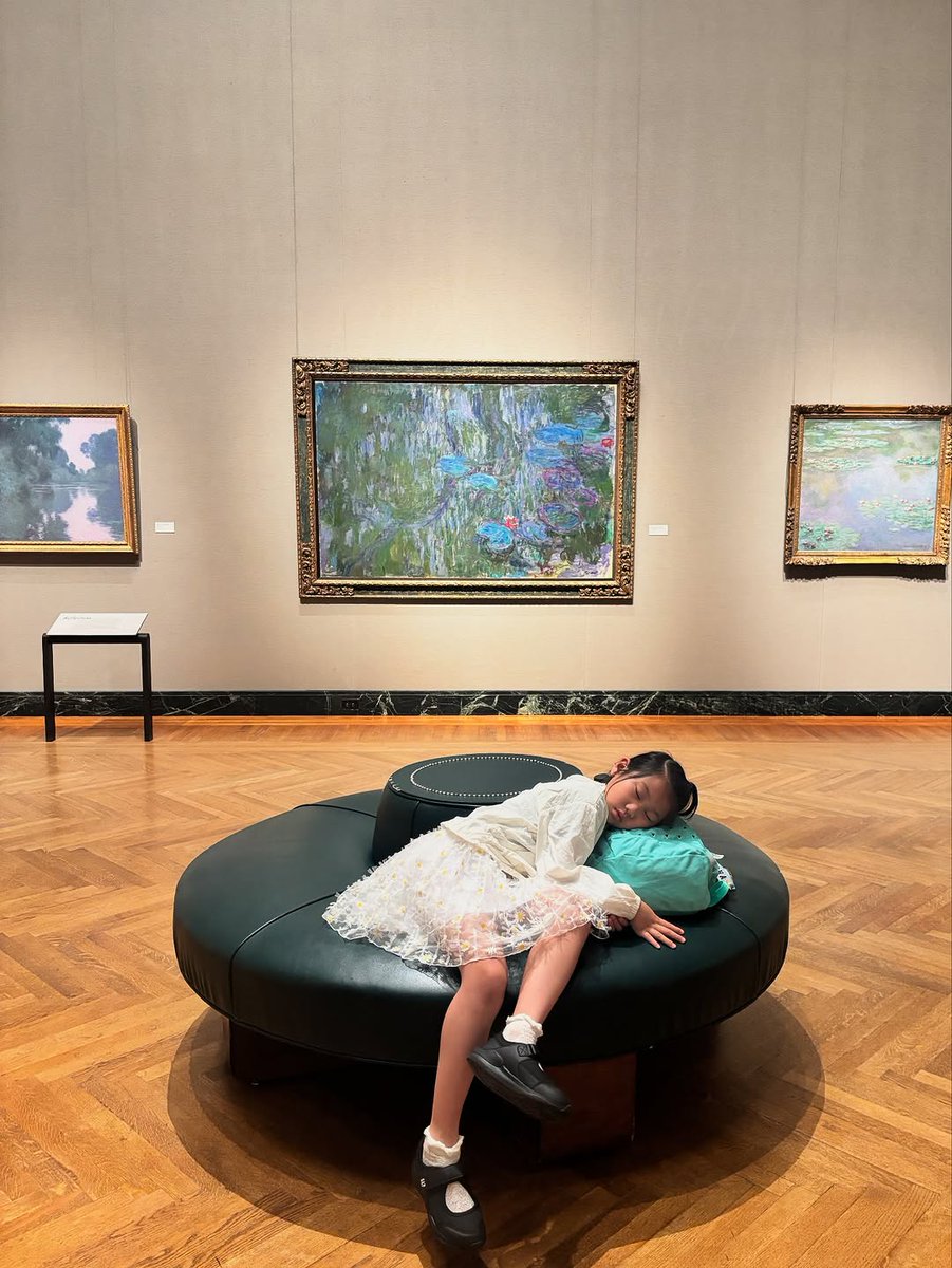 Every great museum visit ends like this 😂

📷: Su Jin Lee on Instagram
