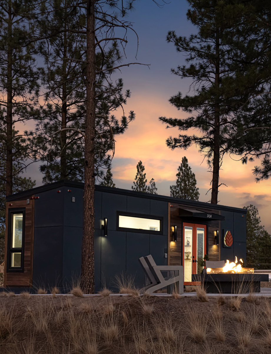 TinyHeirloom's tweet image. Have mobile office needs?
This gorgeous mobile realty office was designed, built, and delivered in record time! ⚡️

Call, DM, Email, or visit our website at TinyHeirloom.com 

#tinyhome #tinyhouse #mobileoffice #office #commercialoffice