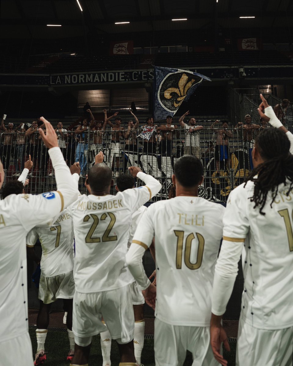 🚨 LE FC VERSAILLES 👑 AFFICHE 9/9 POINTS A LA J3🥇

Désormais leader du classement, les Versaillais sont aussi aux côtés de Rouen, Dijon, Concarneau et Châteauroux les seuls INVAINCUS sur ce début de saison 🥵

➡️ UN CHAMPIONNAT OU TOUT LE MONDE PEUT BATTRE TOUT LE MONDE❗️