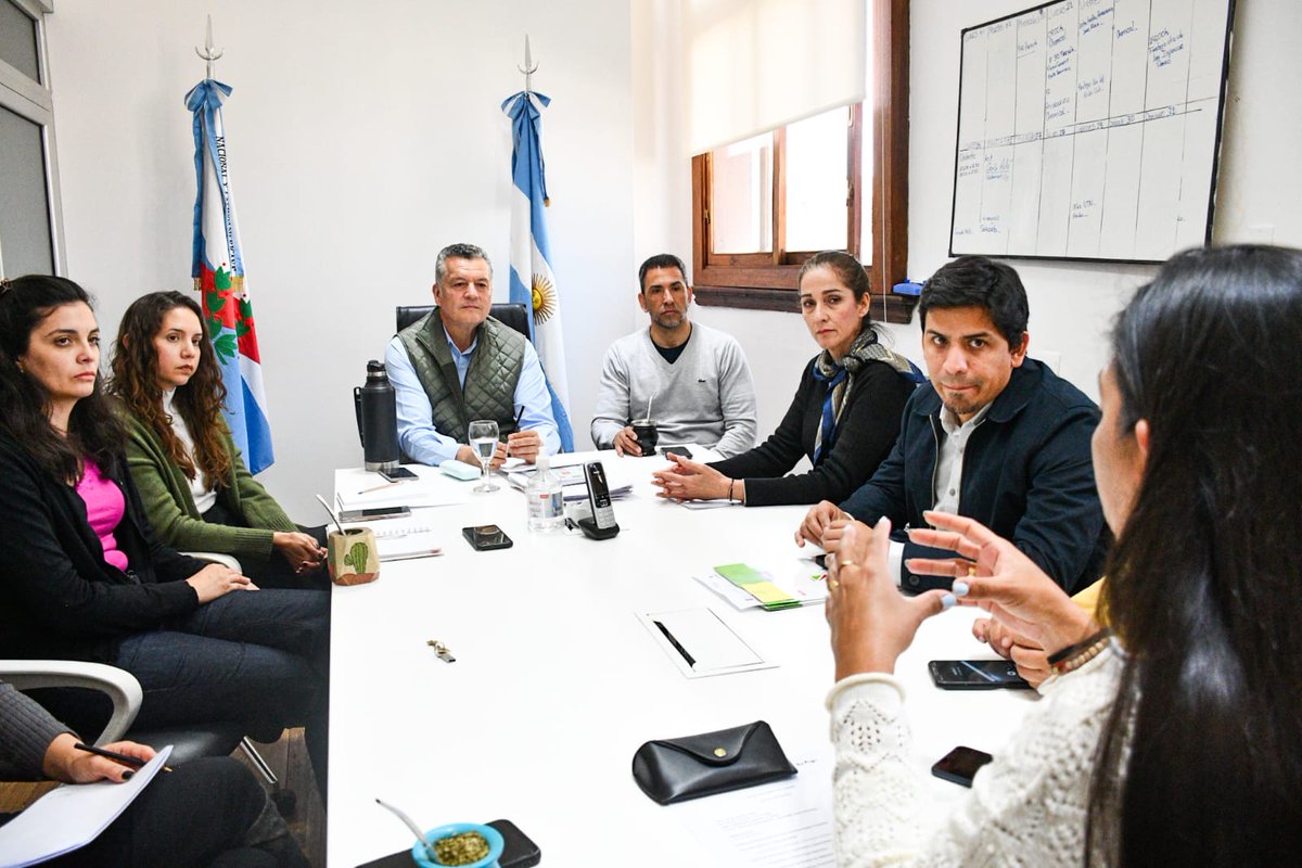 GustavoAnibalL1's tweet photo. ✝️Junto a los compañeros de la Secretaría de Turismo trabajamos en la impementación del proyecto de turismo religioso que propone un recorrido por circuitos y lugares atravesados por la fe popular, la arquitectura religiosa y la labor pastoral de los mártires riojanos https://t.co/127r9KzLVG