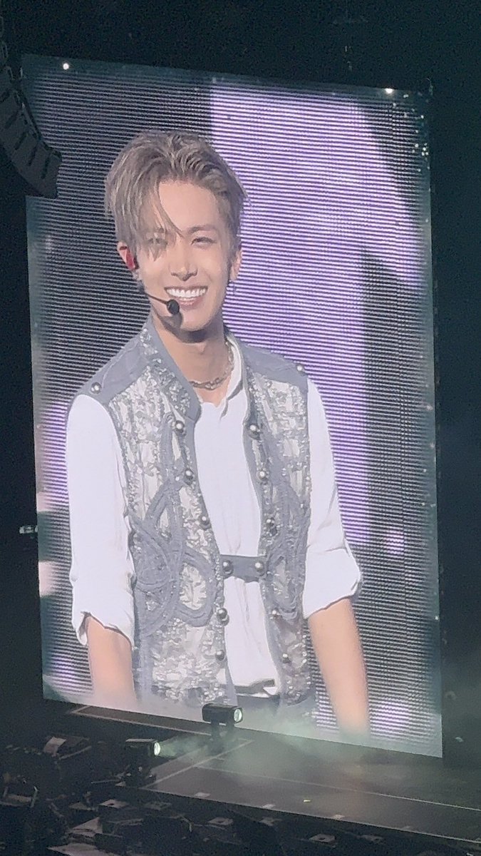 His smile makes everything fine ᰔ