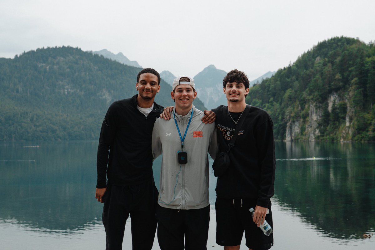 UTDALLAS_MBB's tweet photo. What a way to wrap up our European tour with some incredible views at the Neuschwanstein Castle 🏰🏔️ 

#Whoosh #RELENTLESS #EuroTour2025 https://t.co/4d38VmSfdx