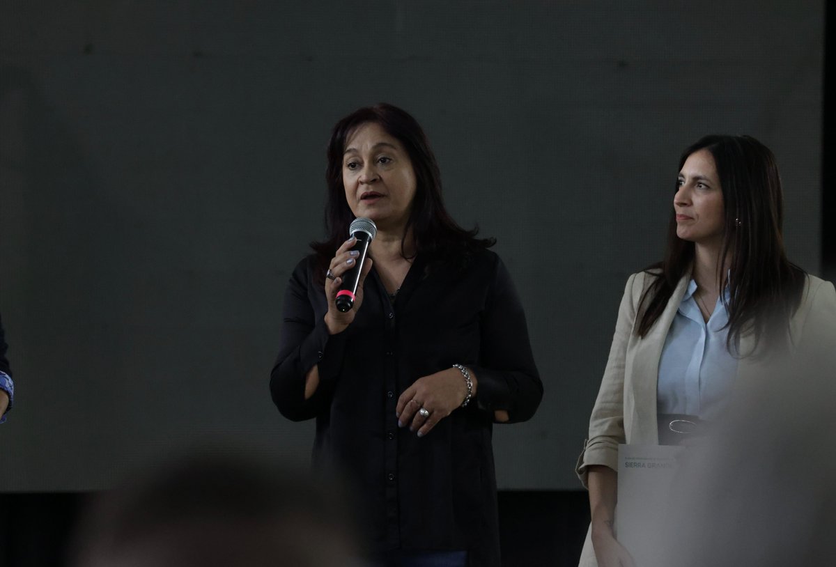 rionegrogob's tweet photo. SIERRA GRANDE YA CUENTA CON SU PLAN DE ORDENAMIENTO TERRITORIAL

En un acto encabezado por la intendenta Roxana Fernández y la secretaria de @EnergiaRN, @AConfini, se presentó el Plan de Ordenamiento Territorial, una herramienta clave para proyectar el futuro de la ciudad.

👉 La exposición técnica estuvo a cargo de la consultora Neoambiental, con las presentaciones de Anahí Membribe y Santiago Federico.

Este plan permitirá:
✅ Ordenar el crecimiento urbano
✅ Optimizar los servicios e infraestructura
✅ Proteger el ambiente
✅ Mejorar la calidad de vida

Río Negro planifica un futuro con orden y mas oportunidades.