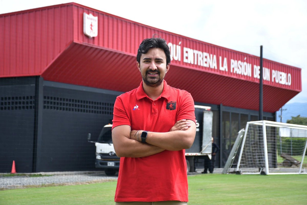 yair_chave76798's tweet photo. Confirmado, este es el equipo que se encarga de contratar en América de Cali.
Los dueños y la yerna, marbin sandoval es analista bionmécanico, Daniel Pabón gerente deportivo.
#AmericadeCali #FPC #WinSport #America #Contrataciones #CopaSudamericana https://t.co/zCcO5VHCYO