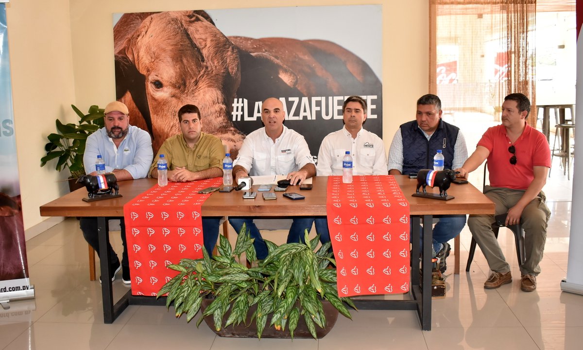 ASOCIACIONES DE CRIADORES RECHAZAN LEVANTAMIENTO DE LA VACUNACIÓN CONTRA LA AFTOSA

Destacaron que la inmunización es la única garantía real para proteger el rodeo bovino y asegurar la continuidad del crecimiento de la ganadería.
👉goo.su/61xwmO8