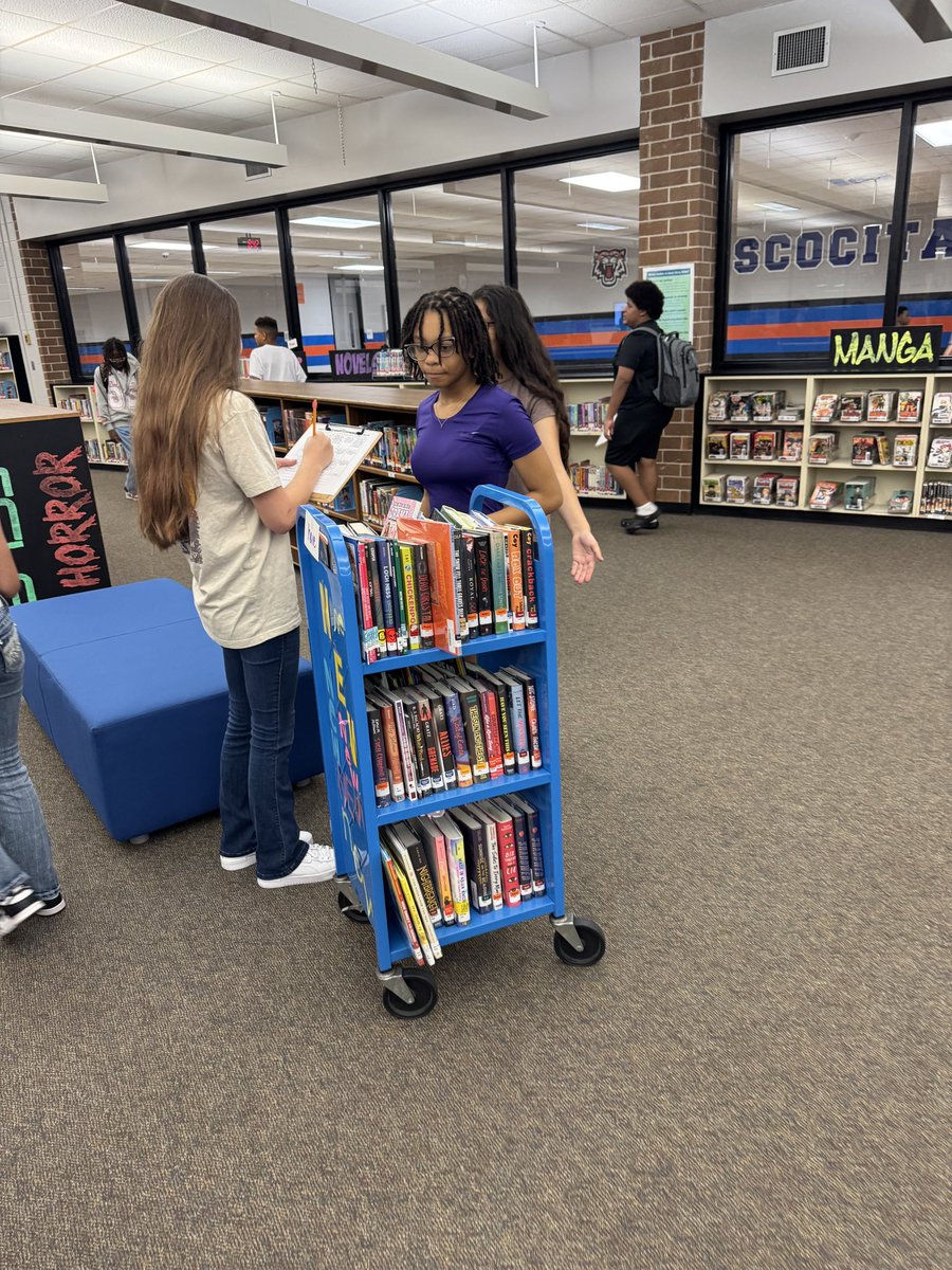 amstigerlibrary's tweet photo. 28 orientations down, 17 more to go! Great having students back in the library! 📚 🐯 https://t.co/CqEt7UgyQw