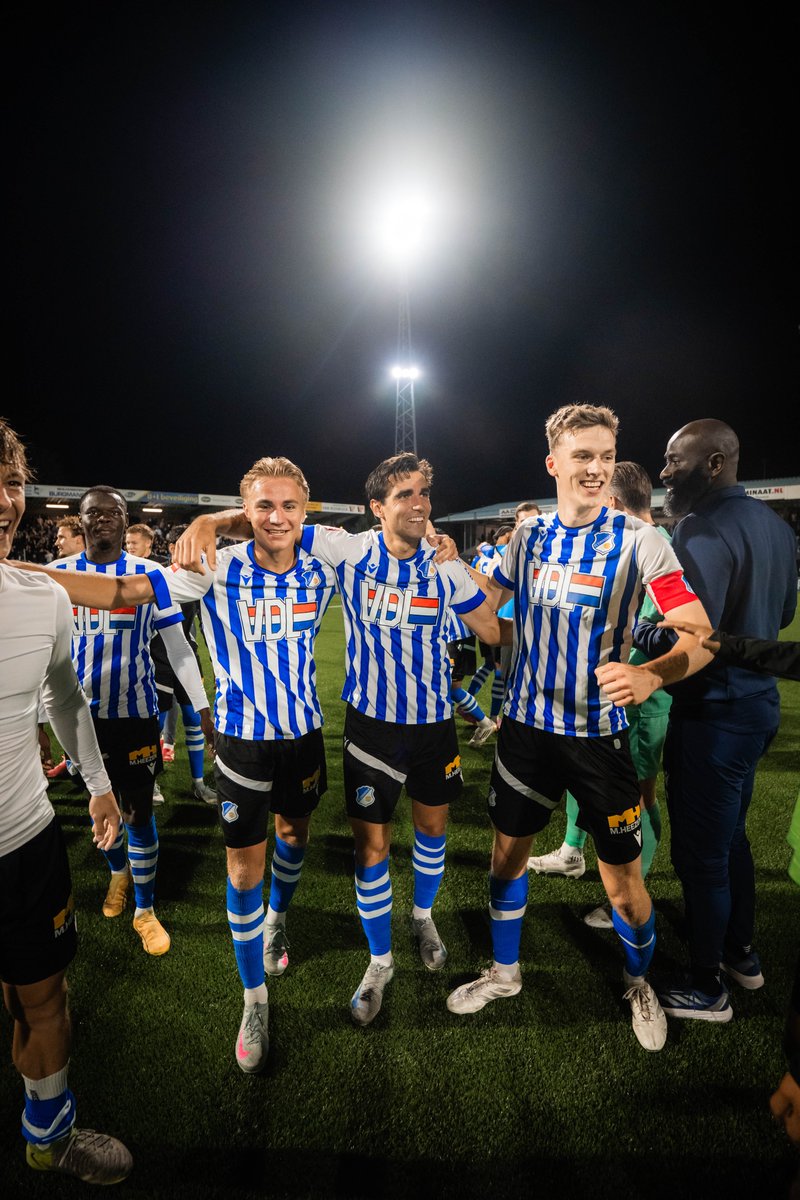 FCEindhoven's tweet photo. 𝐓𝐇𝐈𝐒 𝐓𝐄𝐀𝐌 💙🤍

#FCErkc #ClubVanGoeiVolk #FCEindhoven https://t.co/Hbqsafetfe