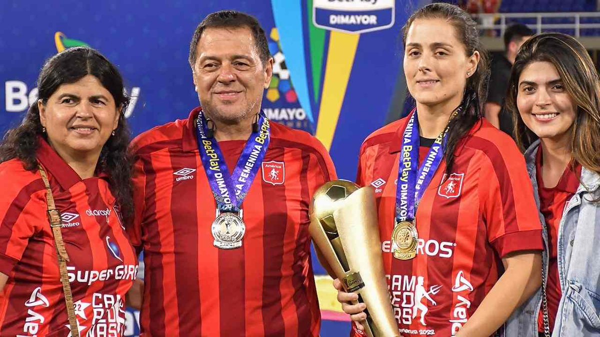 yair_chave76798's tweet photo. Confirmado, este es el equipo que se encarga de contratar en América de Cali.
Los dueños y la yerna, marbin sandoval es analista bionmécanico, Daniel Pabón gerente deportivo.
#AmericadeCali #FPC #WinSport #America #Contrataciones #CopaSudamericana https://t.co/zCcO5VHCYO