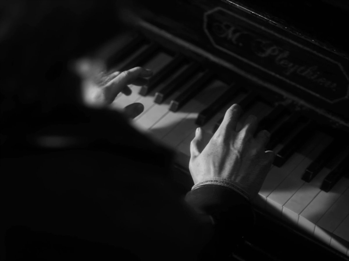 اغمضتها كيف لا تفيض...
يالله للتاريخ وبس

#Expedition33 #PS5Share