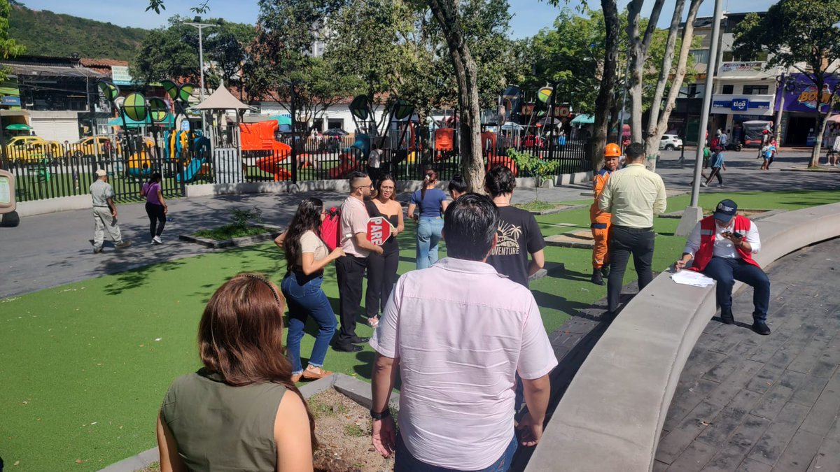 ComiteEscuela's tweet photo. Participación en los Simulacros de Emergencia de la Rama Judicial en Floridablanca y Piedecuesta (Santander).

#DefensaCivilColombiana 
#Santander
#comitéescuelapalonegro
#Palonegro https://t.co/0nfYFYeMZ9