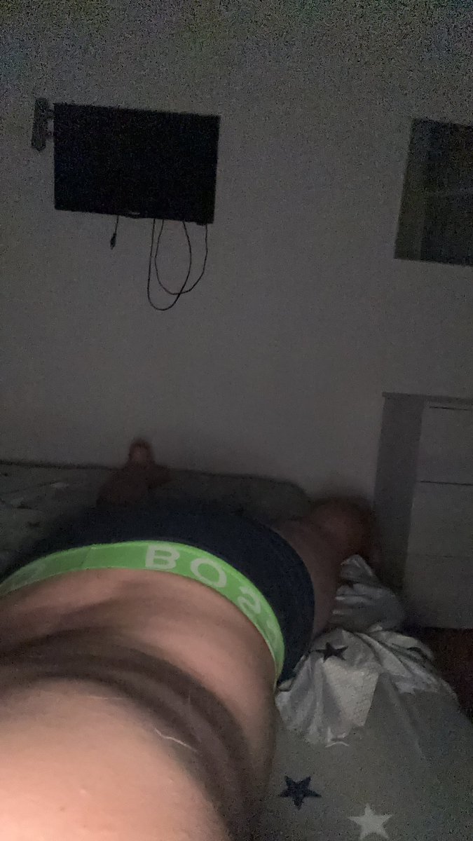 Rawmbcn's tweet photo. He vuelto después de un descanso. Pero más hot que nunca. Alguien por Barcelona para unas mamada mutuas? #BCN #barcelona #ViernesDeSeducción  #hetero #bi https://t.co/hfFMrjISAq