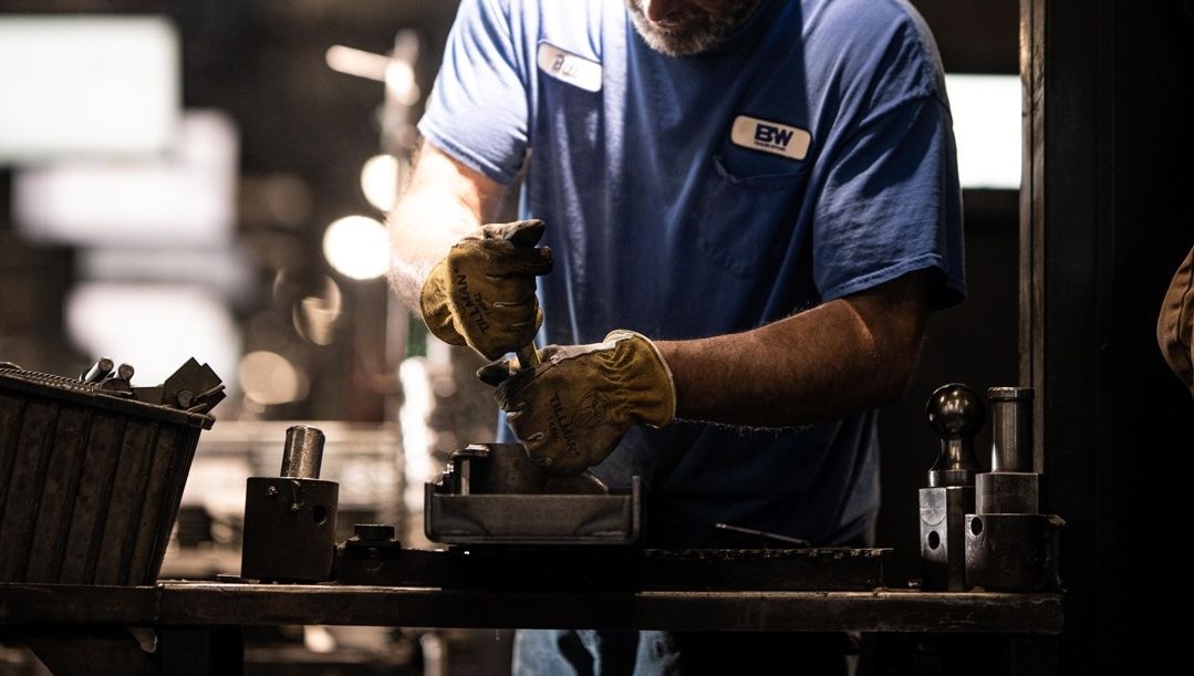 bandwhitches's tweet photo. Strength. Reliability. Trust. It all comes from building and testing our hitches right here at home.

Get to know the people and process behind your hitch:
• https://t.co/KzdgSuxin3
• https://t.co/vmrmFwphfy
⁠
#AmericanMadeHitches #TowingAdventure https://t.co/3IoTwiJ5xF