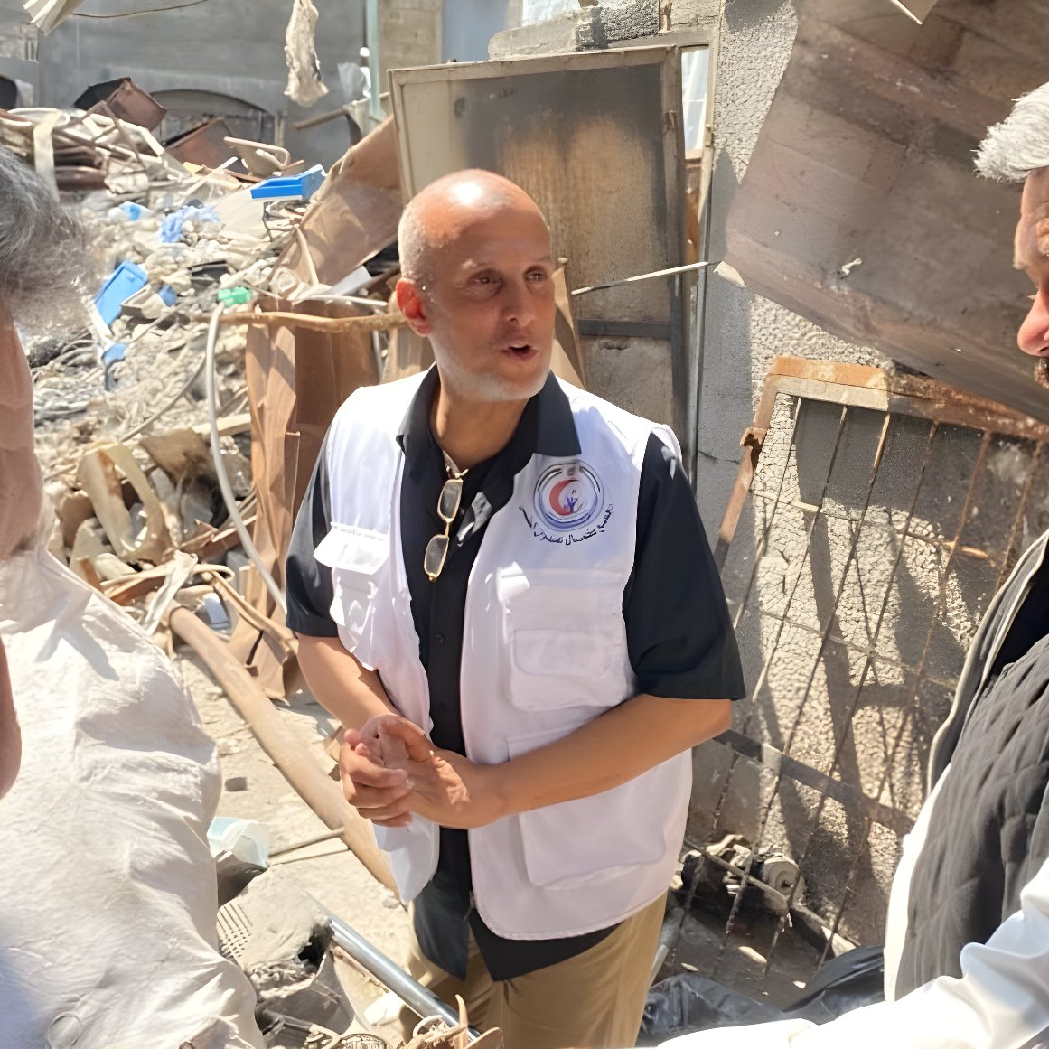 Gazzeli doktordan Erdoğan'a mektup:   

"Siz bize bir şişe su, bir parça ekmek bile ulaştıramadınız!

Tarih şunu yazacak: 'Erdoğan döneminde Gazze katledildi ve buna engel olunmadı!"

(Karar)