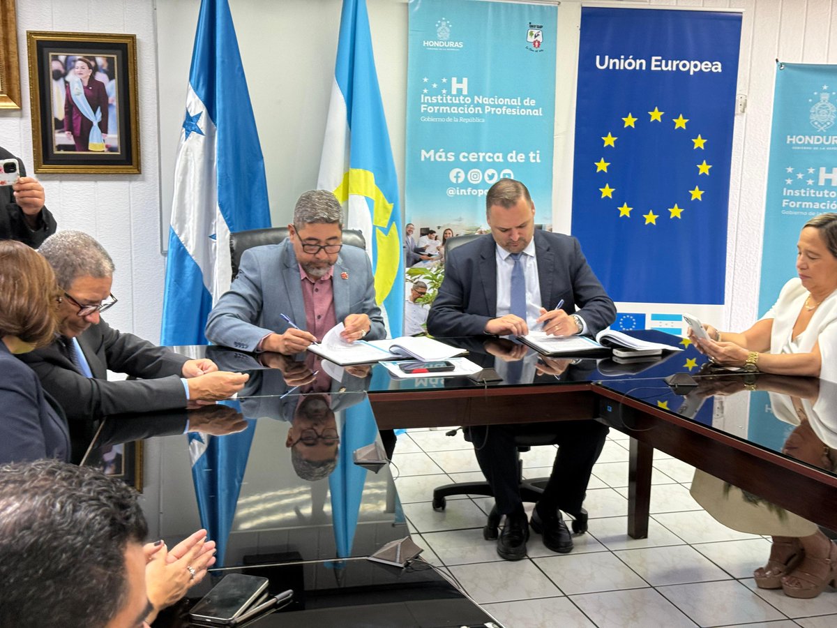 🤝 El #COHEP participó como testigo de honor en la firma del contrato para crear dos Parques de Formación Profesional con simuladores de última generación, un proyecto que transformará la educación técnica y laboral en Honduras. 

Esta iniciativa impulsada por el COHEP desde 2021