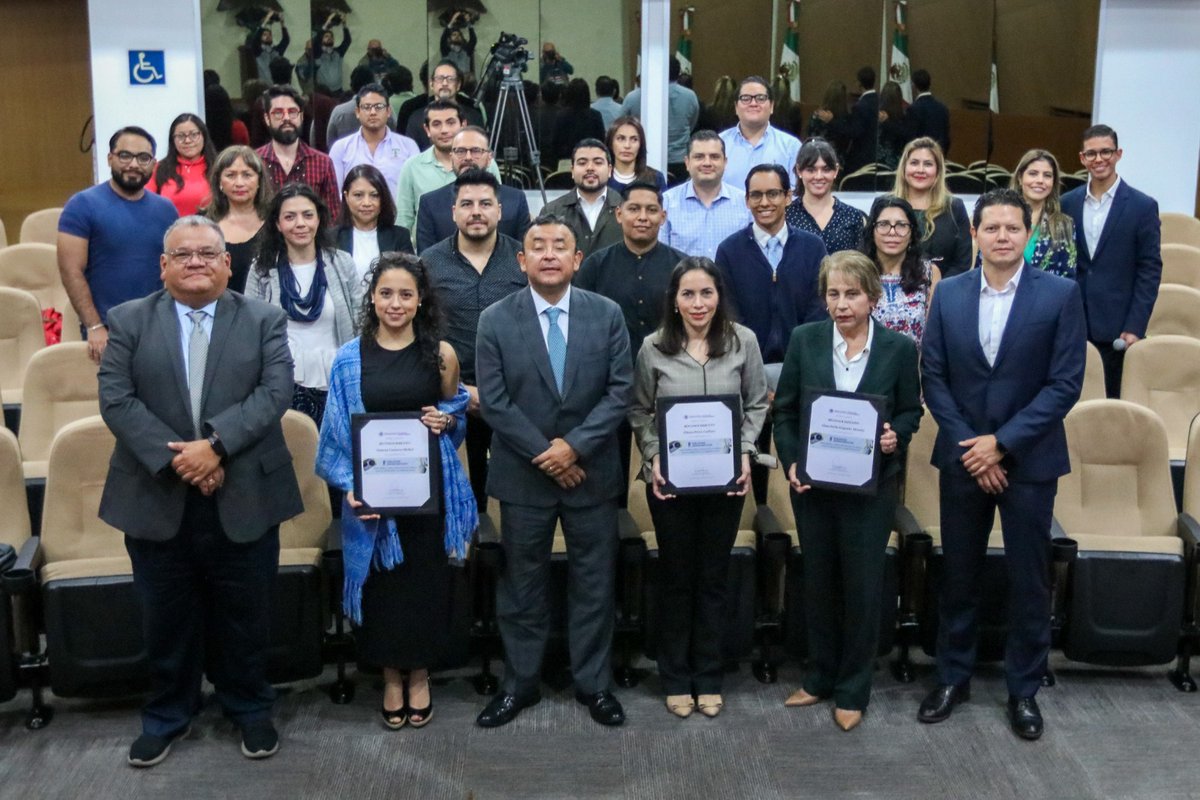 Gracias <a href="/ximeenaaa/">Xime Canseco</a>, <a href="/EPerezGaffney/">Eliana Pérez Gaffney</a> y <a href="/AlmaEugenio3/">AlmaEugenio</a> por sus valiosas reflexiones en la mesa Medios, redes y democracia en la <a href="/TEPJF_SRCDMX/">Sala Regional Ciudad de México</a>. #SRCDMX