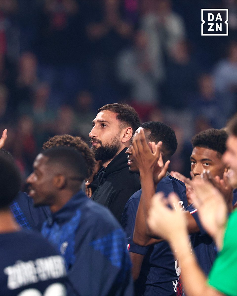 DAZN_FR's tweet photo. 🥹 | Les adieux de Gianluigi Donnarumma aux supporters parisiens. 👋🇮🇹 #PSGSCO https://t.co/uDOsKMZobU