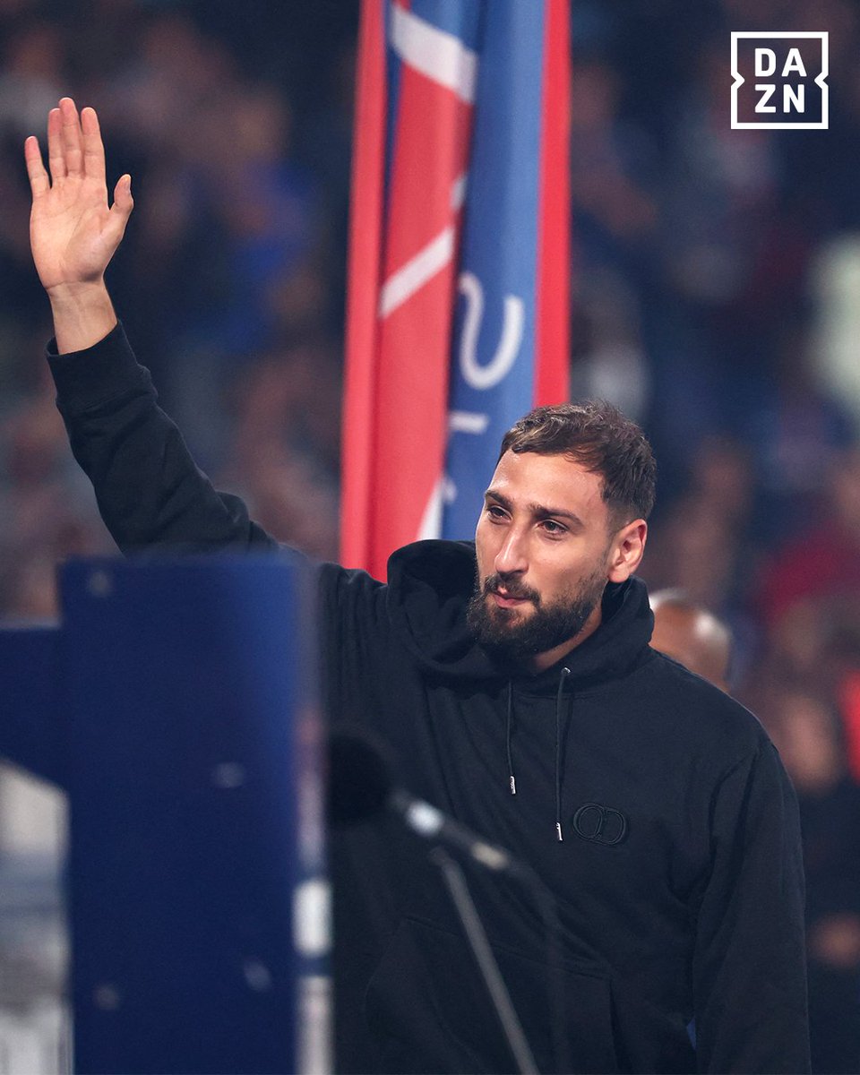 DAZN_FR's tweet photo. 🥹 | Les adieux de Gianluigi Donnarumma aux supporters parisiens. 👋🇮🇹 #PSGSCO https://t.co/uDOsKMZobU