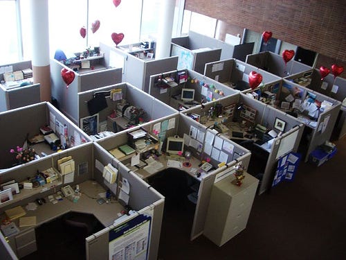 ahaokgit's tweet photo. Propaganda której nie ulegne, to wmówienie ludziom, że biura typu cubicle to korporacyjna dystopia i open space jest lepsze. https://t.co/bETB8VcuuY