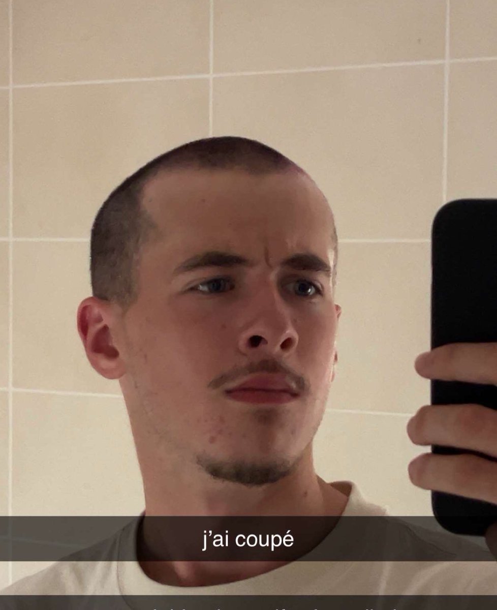nils_grgr's tweet photo. je viens de me rendre compte que je suis littéralement né avec une calvace #cookeddesledepart https://t.co/S0T1TcFBxu